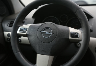 Подержанный автомобиль Opel Astra Wagon 2007 года (16 фото)