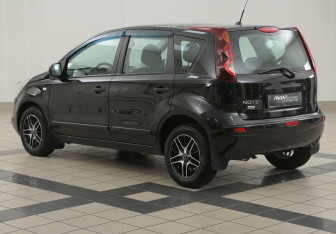 Подержанный автомобиль Nissan Note 2012 года (2 фото)