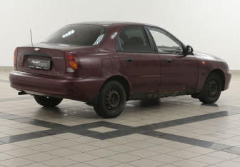 Подержанный автомобиль Chevrolet Lanos 2008 года (4 фото)
