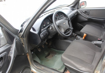 Подержанный автомобиль Chevrolet Niva 2008 года (15 фото)