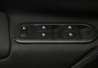 Подержанный автомобиль Renault Megane Sedan 2008 года (17 фото)