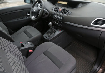 Подержанный автомобиль Renault Scenic 2010 года (9 фото)