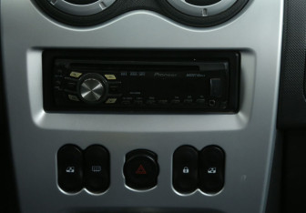 Подержанный автомобиль Renault Sandero 2011 года (13 фото)