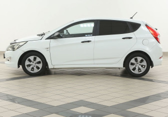 Подержанный автомобиль Hyundai Solaris Hatchback 2015 года (7 фото)