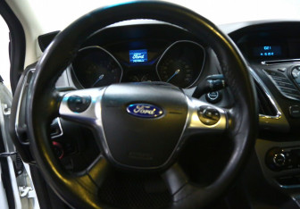 Подержанный автомобиль Ford Focus Hatchback 2012 года (9 фото)