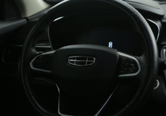 Подержанный автомобиль Geely Atlas Pro 2022 года (15 фото)