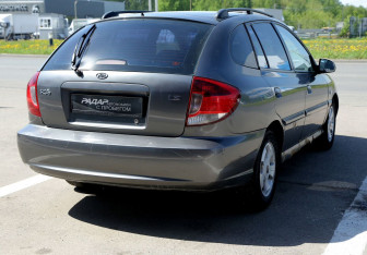 Подержанный автомобиль Kia Rio Wagon 2004 года (6 фото)