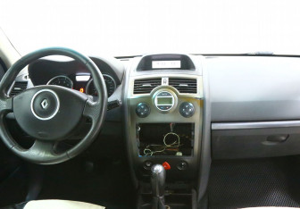 Подержанный автомобиль Renault Megane Sedan 2007 года (8 фото)