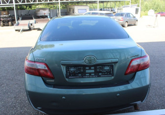 Подержанный автомобиль Toyota Camry Sedan 2006 года (6 фото)