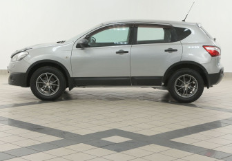 Подержанный автомобиль Nissan Qashqai 2010 года (7 фото)