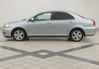 Подержанный автомобиль Toyota Avensis Sedan 2008 года (7 фото)