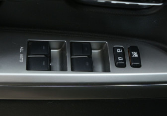 Подержанный автомобиль Toyota Land Cruiser Suv 2013 года (18 фото)
