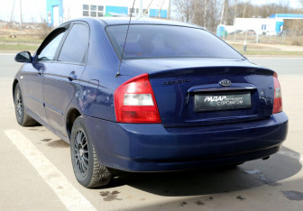 Подержанный автомобиль Kia Cerato Sedan 2006 года (4 фото)