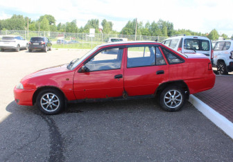 Подержанный автомобиль Daewoo Nexia Sedan 2010 года (4 фото)