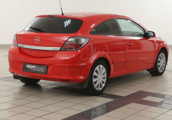 Подержанный автомобиль Opel Astra Hatchback 2008 года (4 фото)