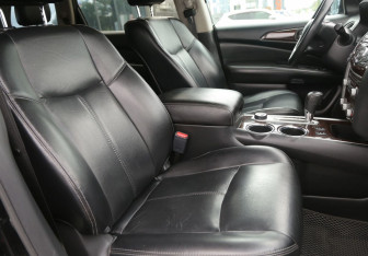 Подержанный автомобиль Nissan Pathfinder 2015 года (10 фото)