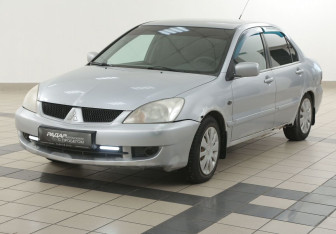 Подержанный автомобиль Mitsubishi Lancer Sedan 2007 года (8 фото)