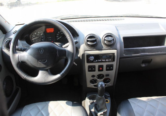 Подержанный автомобиль Renault Logan Sedan 2008 года (14 фото)
