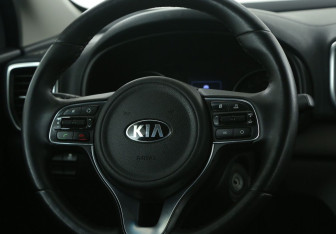 Подержанный автомобиль Kia Sportage 2016 года (15 фото)