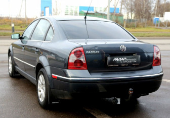 Подержанный автомобиль Volkswagen Passat Sedan 2003 года (4 фото)