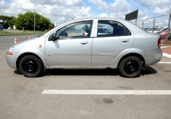 Подержанный автомобиль Chevrolet Aveo Sedan 2004 года (8 фото)
