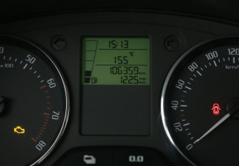 Подержанный автомобиль Skoda Fabia Hatchback 2011 года (17 фото)