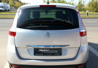 Подержанный автомобиль Renault Scenic 2015 года (5 фото)