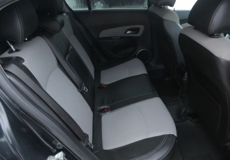 Подержанный автомобиль Chevrolet Cruze Hatchback 2014 года (11 фото)
