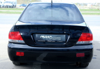 Подержанный автомобиль Mitsubishi Lancer Sedan 2006 года (5 фото)