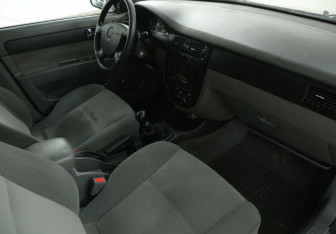 Подержанный автомобиль Daewoo Gentra Sedan 2013 года (9 фото)