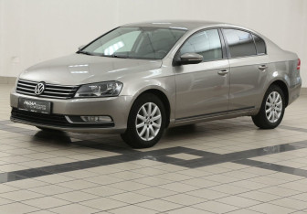 Подержанный автомобиль Volkswagen Passat Sedan 2012 года (8 фото)