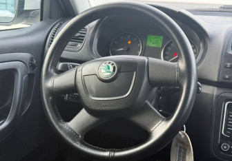 Подержанный автомобиль Skoda Fabia Hatchback 2012 года (14 фото)