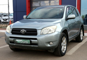 Подержанный автомобиль Toyota RAV4 2006 года (3 фото)
