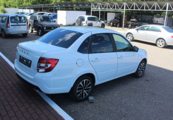 Подержанный автомобиль LADA (ВАЗ) Granta Sedan 2023 года (7 фото)