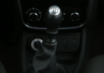 Подержанный автомобиль Renault Duster 2014 года (15 фото)