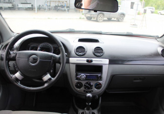 Подержанный автомобиль Chevrolet Lacetti Wagon 2006 года (14 фото)