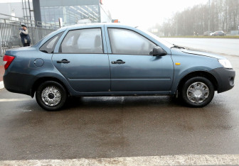 Подержанный автомобиль LADA (ВАЗ) Granta Sedan 2013 года (7 фото)