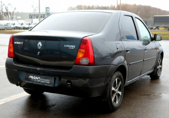 Подержанный автомобиль Renault Logan Sedan 2007 года (6 фото)