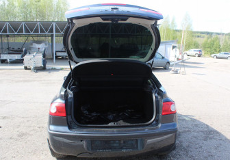 Подержанный автомобиль Renault Laguna Liftback 2007 года (15 фото)