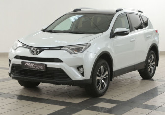 Подержанный автомобиль Toyota RAV4 2018 года (8 фото)