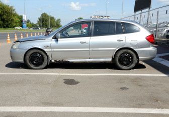 Подержанный автомобиль Kia Rio Wagon 2005 года (8 фото)