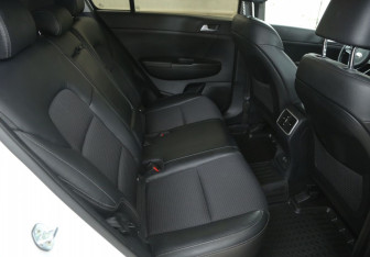 Подержанный автомобиль Kia Sportage 2018 года (16 фото)