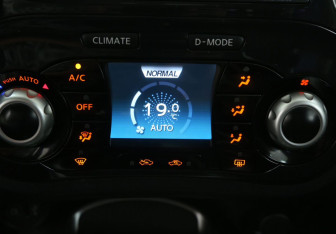 Подержанный автомобиль Nissan Juke 2012 года (18 фото)