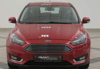 Подержанный автомобиль Ford Focus Hatchback 2017 года (6 фото)