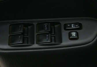 Подержанный автомобиль Toyota RAV4 2004 года (17 фото)