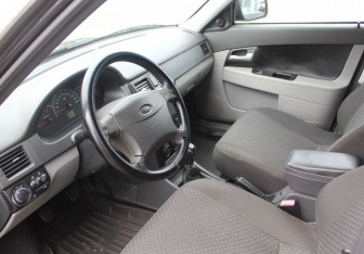 Подержанный автомобиль LADA (ВАЗ) Priora Hatchback 2011 года (10 фото)