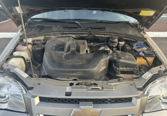 Подержанный автомобиль Chevrolet Niva 2012 года (16 фото)