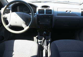 Подержанный автомобиль Kia Rio Wagon 2005 года (12 фото)
