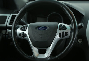 Подержанный автомобиль Ford Explorer 2011 года (17 фото)