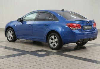 Подержанный автомобиль Chevrolet Cruze Sedan 2011 года (2 фото)